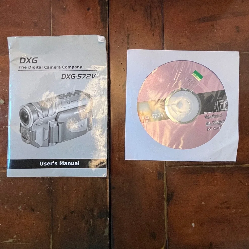 DXG Digital Camcorder Silver DXG-572V 5MP 4X Zoom EUC